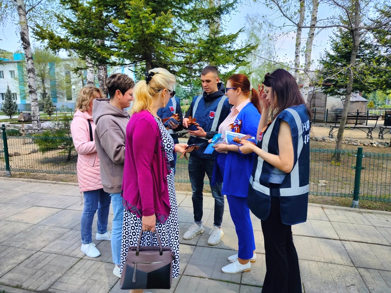 В Кавалеровском округе полицейские и дружинники рассказали гражданам об уловках мошенников.