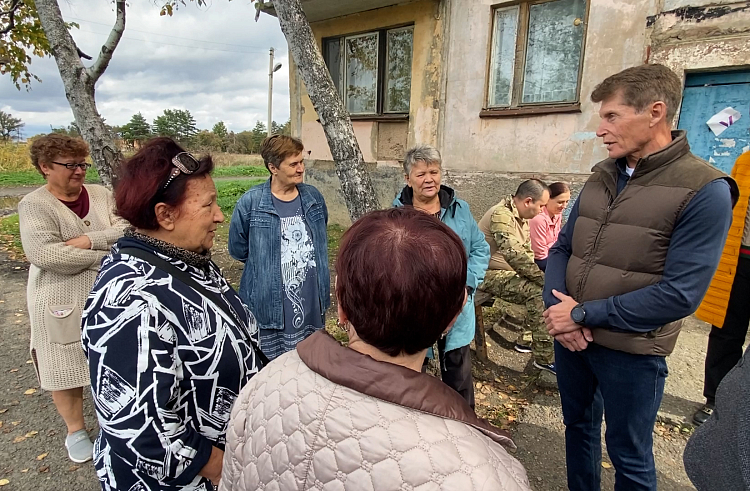 Олег Кожемяко поздравил приморцев старшего поколения с Днем пожилого человека.