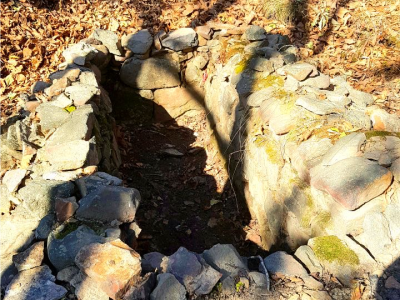 Средневековая гробница Средневековая гробница.