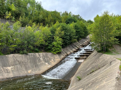 Искусственный водопад Искусственный водопад.