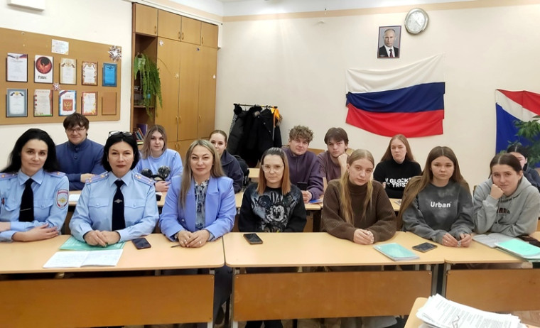 В рамках акции «Студенческий десант» полицейские встретились со студентами Кавалеровского многопрофильного колледжа. В рамках акции «Студенческий десант» полицейские встретились со студентами Кавалеровского многопрофильного колледжа.