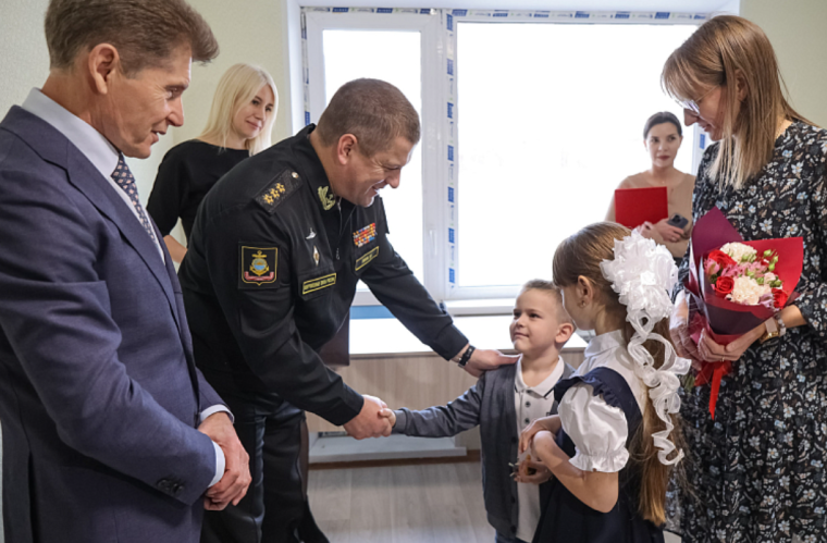 Еще три семьи участников СВО получили новые квартиры в Приморье. Еще три семьи участников СВО получили новые квартиры в Приморье.