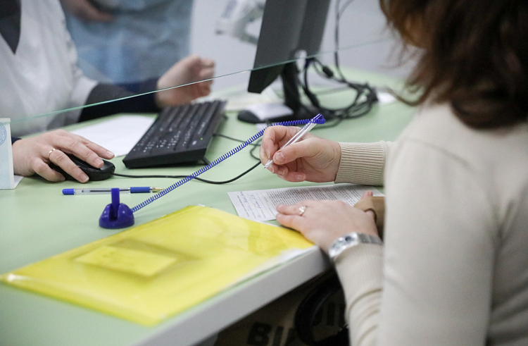 Тысяча семейных пар пройдет обследование по «сертификату молодоженов» в Приморье в этом году. Тысяча семейных пар пройдет обследование по «сертификату молодоженов» в Приморье в этом году.
